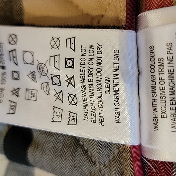 Burberry Girls Quilted Jacket Color: Burgundy Size: 10Year - Picture 7 of 10